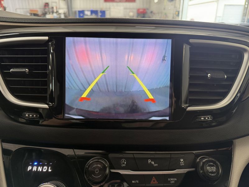 Used 2018 Chrysler Pacifica Touring LImage 11