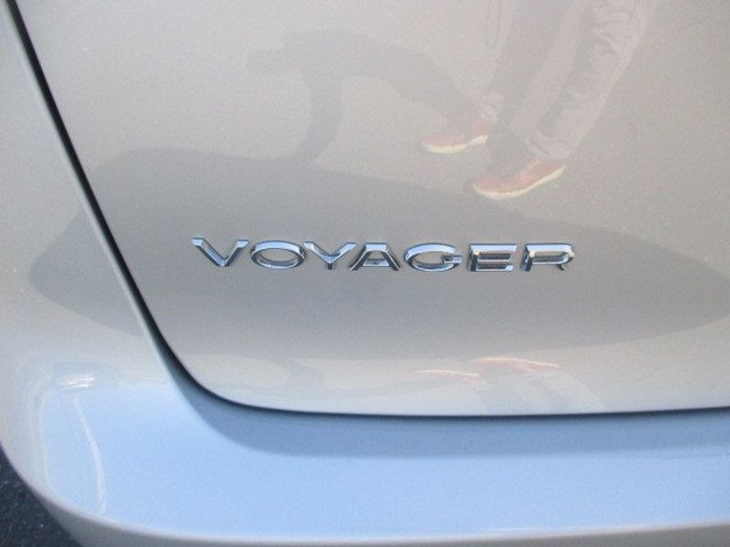 2023 Chrysler Voyager LXImage 11