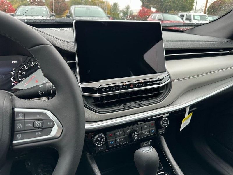 2026 Jeep Compass Limited photo 3