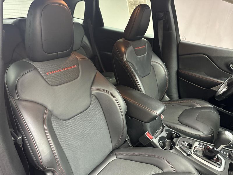 Used 2018 Jeep Cherokee TrailhawkImage 23