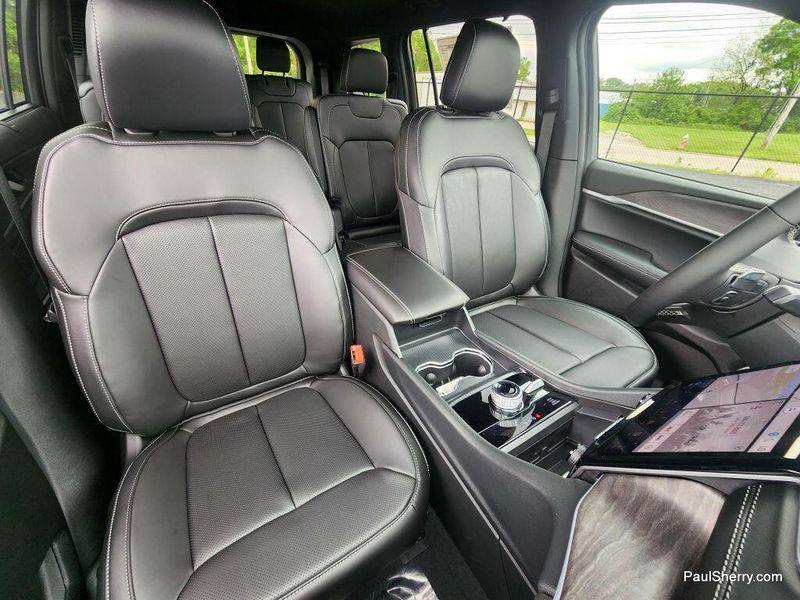 2025 Jeep Grand Cherokee L Limited 4x4Image 2