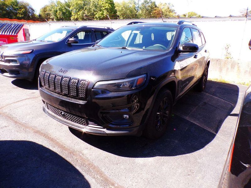 Used 2023 Jeep Cherokee Altitude
