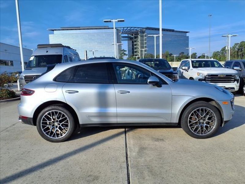 2018 Porsche Macan BaseImage 12