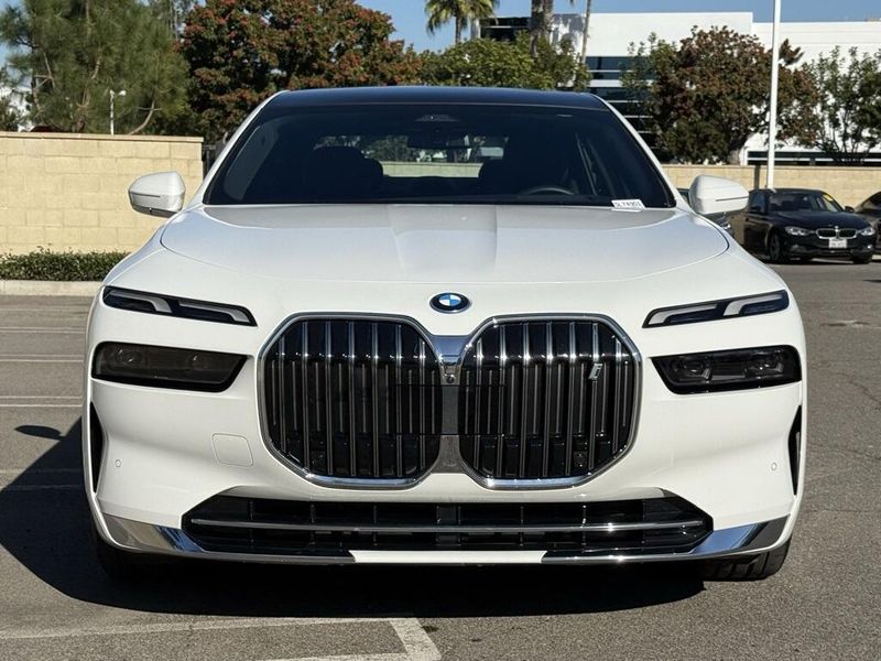 Used 2025 BMW i7 eDrive50Image 3