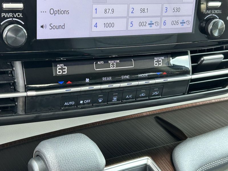 2023 Toyota Sienna LEImage 24
