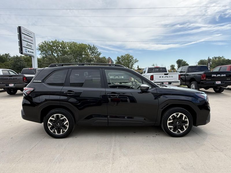 Used 2025 Subaru Forester PremiumImage 32