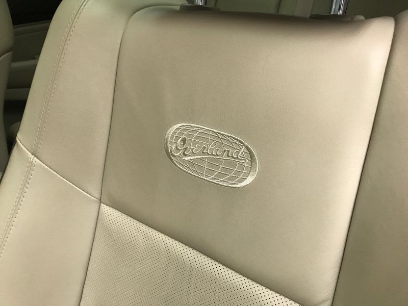Used 2017 Jeep Grand Cherokee OverlandImage 6