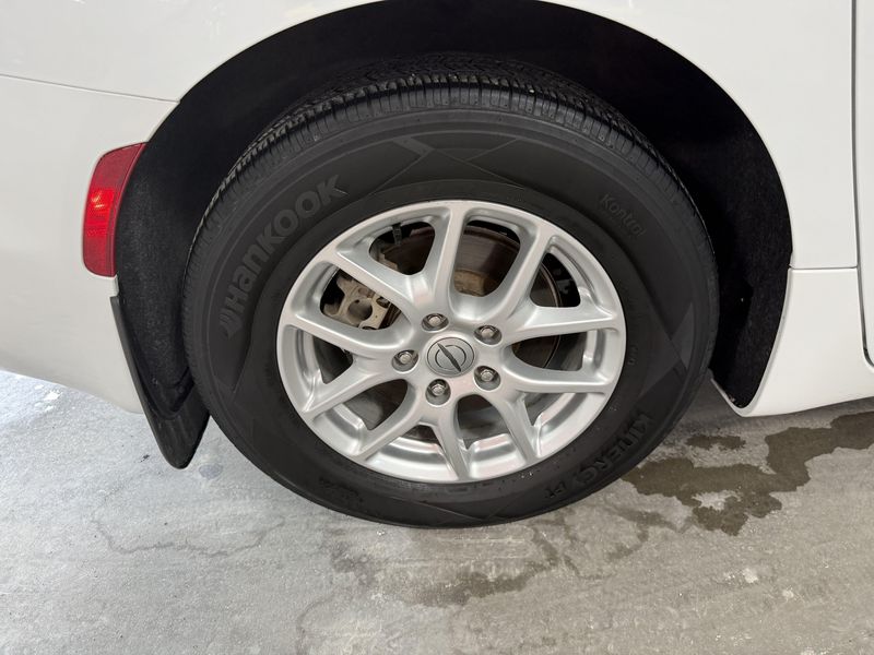 Used 2023 Chrysler Pacifica Touring LImage 7