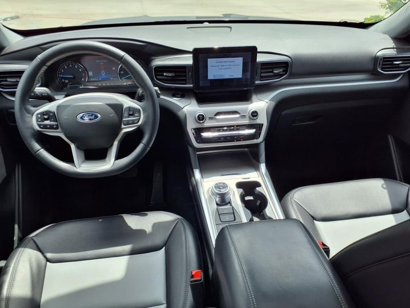 2023 Ford Explorer XLTImage 12
