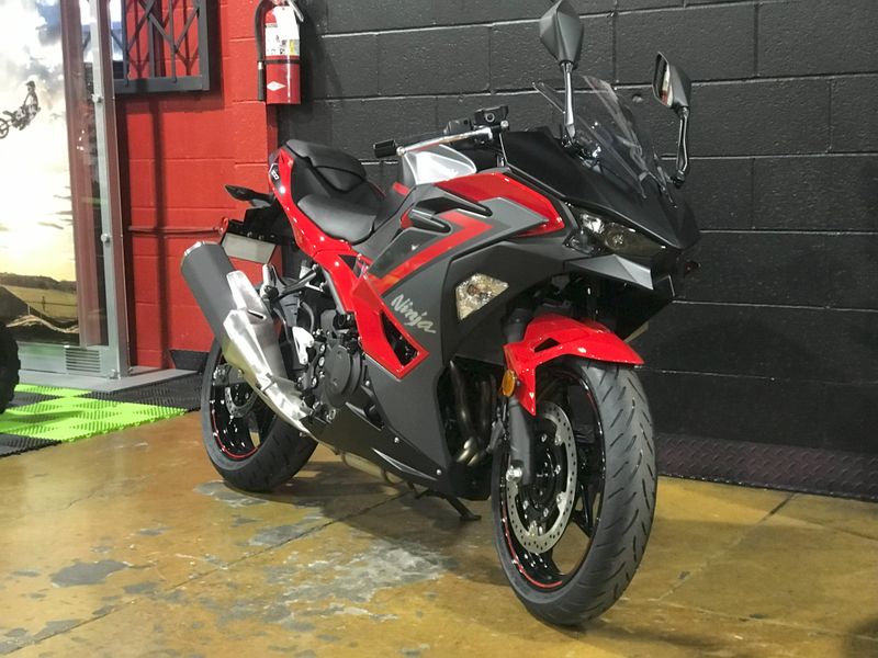 2025 Kawasaki NINJA 500 ABS Image 3