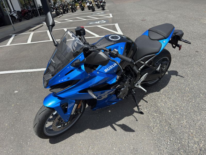 2024 Suzuki GSX-8R - METALLIC TRON BLUE 