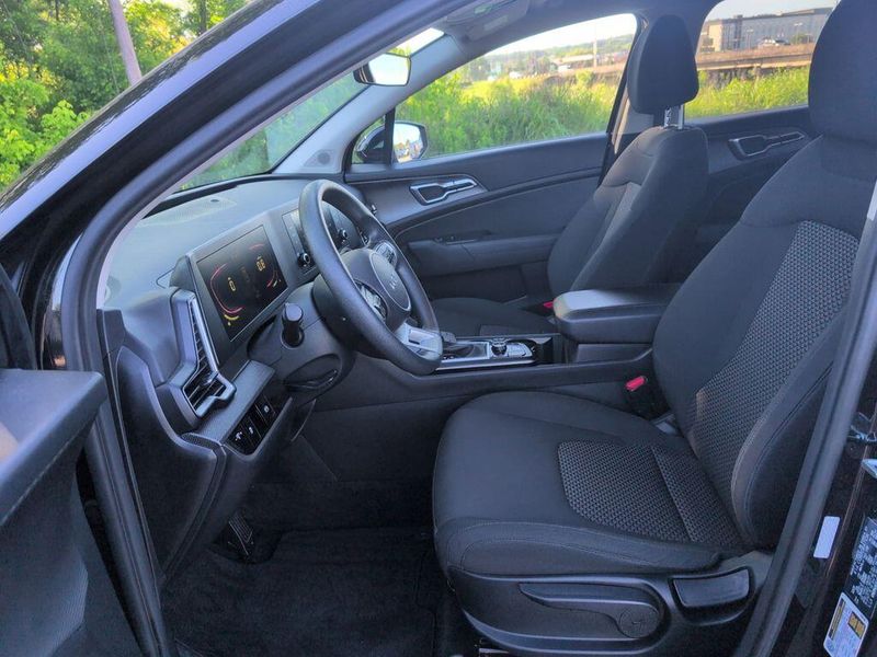 2024 Kia Sportage LXImage 10