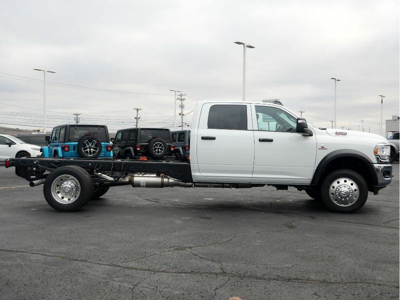 2024 RAM 5500 Tradesman Chassis Crew Cab 4x4 84