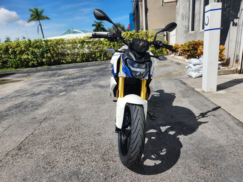 2021 BMW G 310 R  in a POLAR WHITE exterior color. BMW Motorcycles of Miami 786-845-0052 motorcyclesofmiami.com 