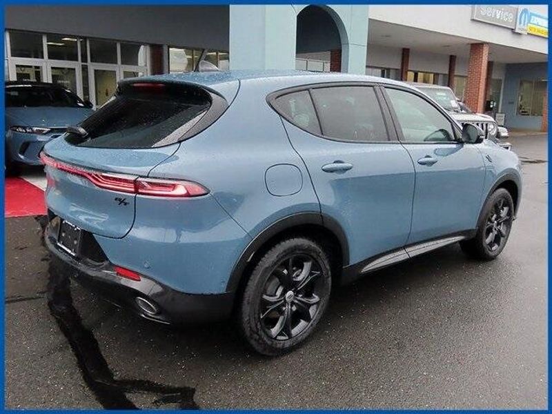 2024 Dodge Hornet R/T Plus in a Blue Steele exterior color and Blackinterior. Papas Jeep Ram In New Britain, CT 860-356-0523 papasjeepram.com 