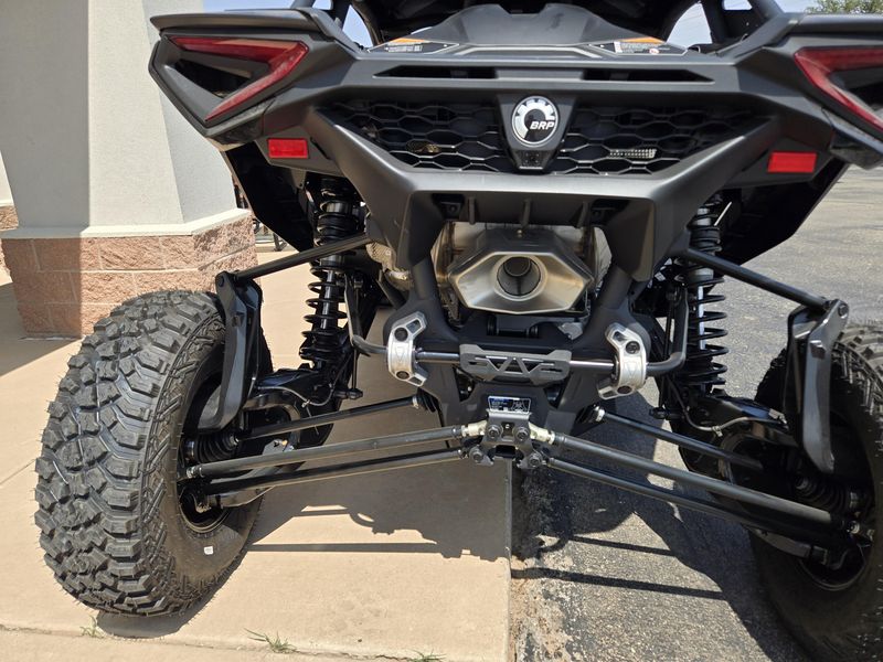 2025 Can-Am MAVERICK R X RS WITH SMARTSHOX 999T DCT TRIPLE BLACK Image 19