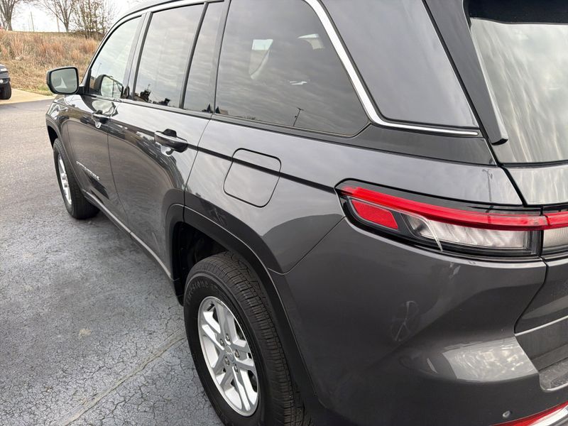 Used 2022 Jeep Grand Cherokee LaredoImage 11