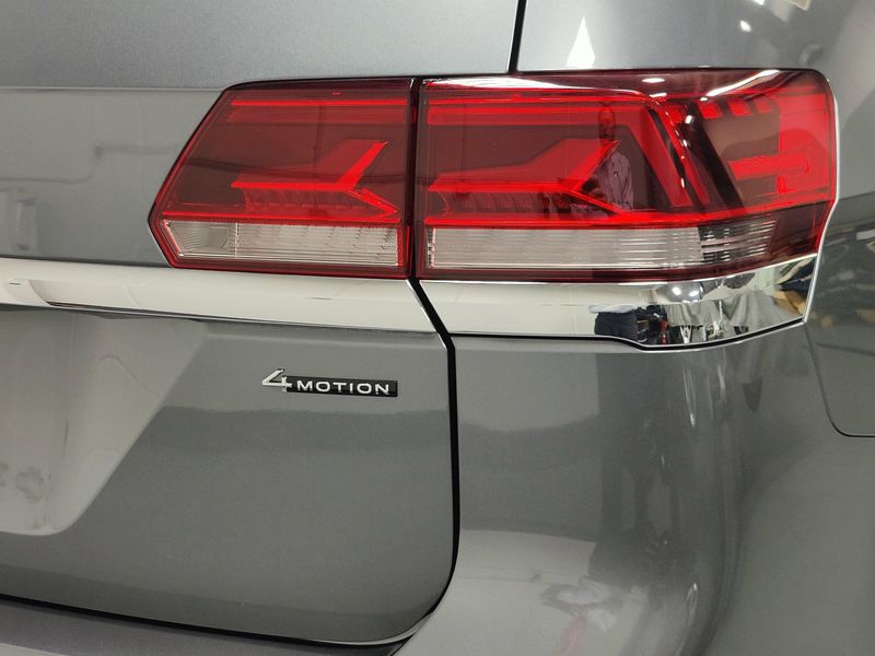 Used 2023 Volkswagen Atlas SE AWD w/Technology & SunroofImage 4