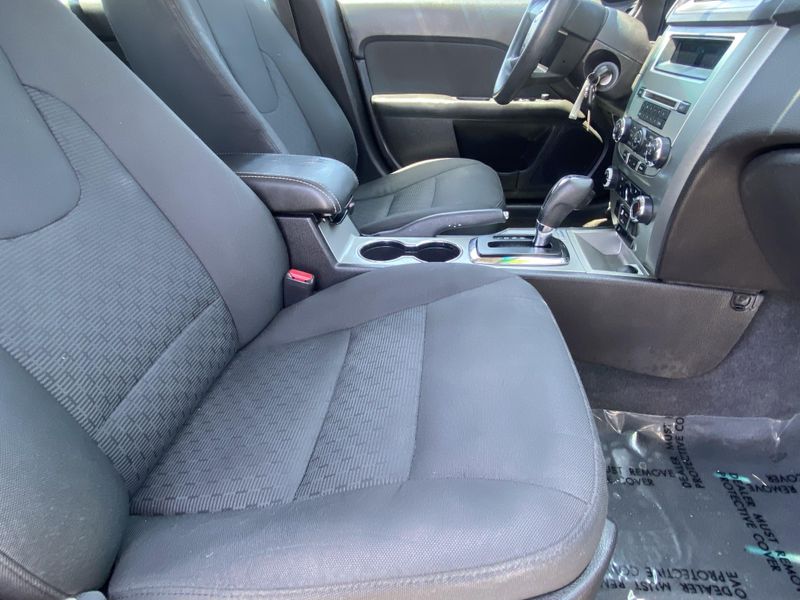 2011 Ford Fusion SEImage 11