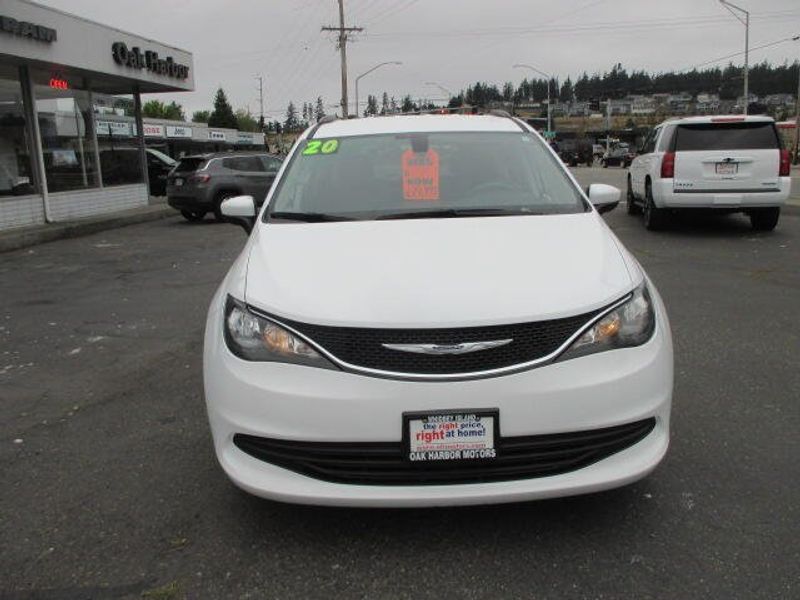 Used 2020 Chrysler Voyager LXIImage 3