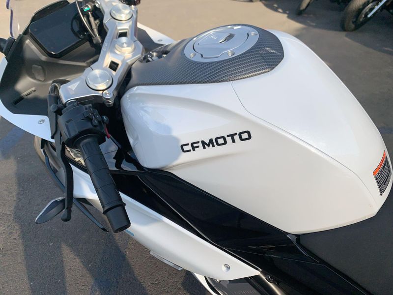 New 2025 CFMOTO 300SS Image 23
