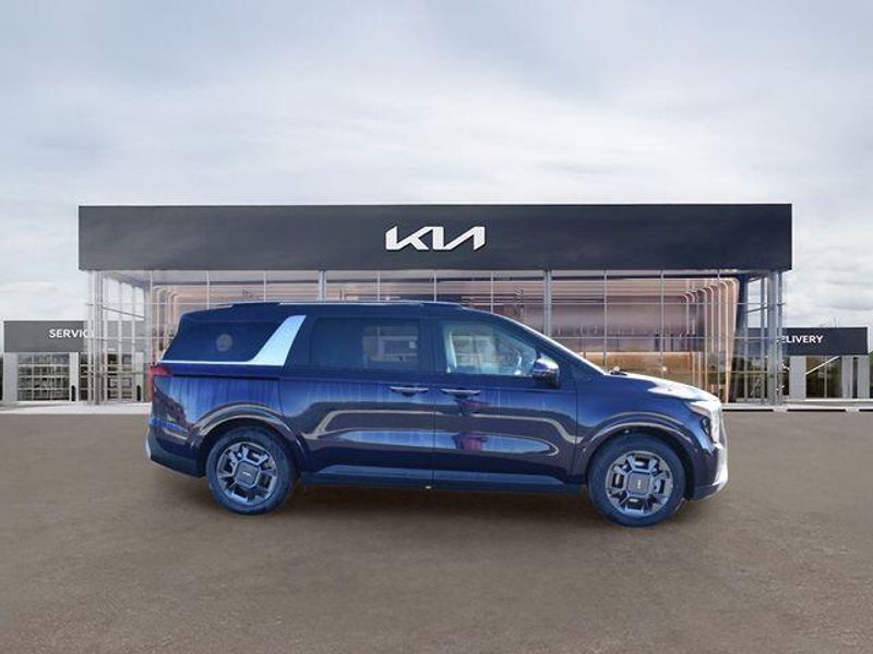 New 2026 Kia Carnival Hybrid EXImage 2