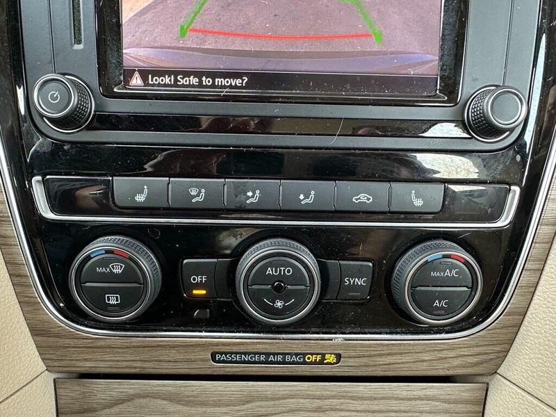2018 Volkswagen Passat 2.0T SEImage 6