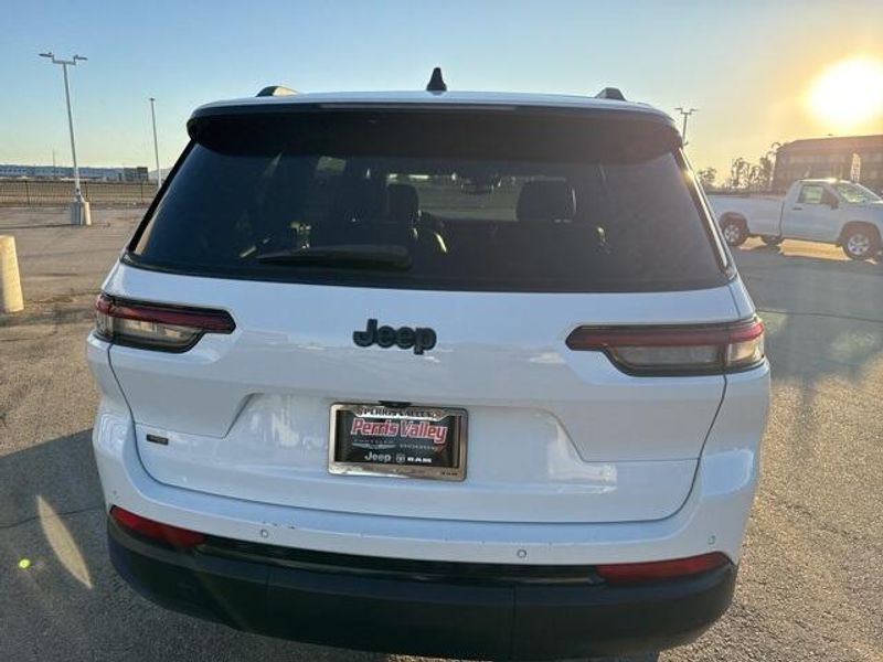 Used 2021 Jeep Grand Cherokee L AltitudeImage 4