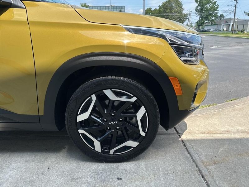 Used 2024 Kia Seltos SXImage 11