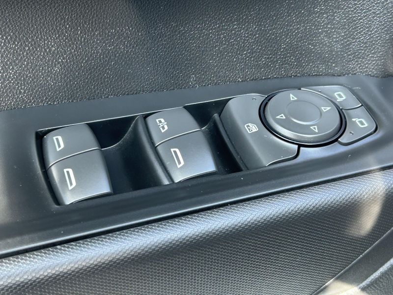 Used 2025 Chevrolet Silverado 1500 CustomImage 19