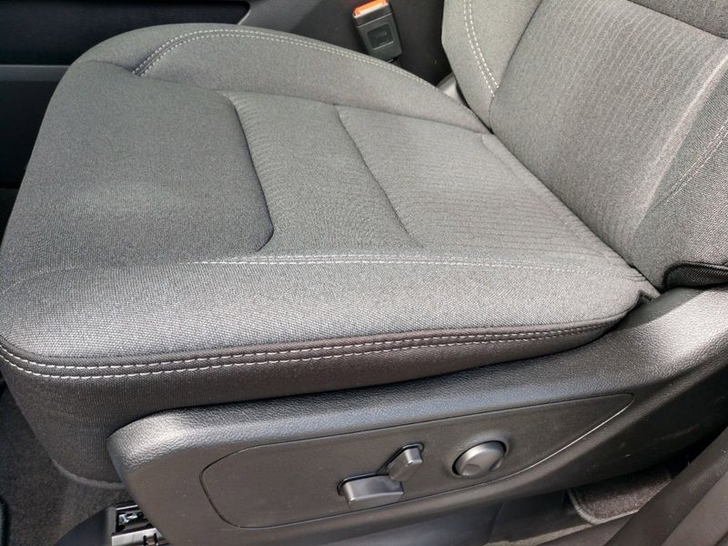 2023 RAM 1500 Big Horn Crew Cab 4x4 5