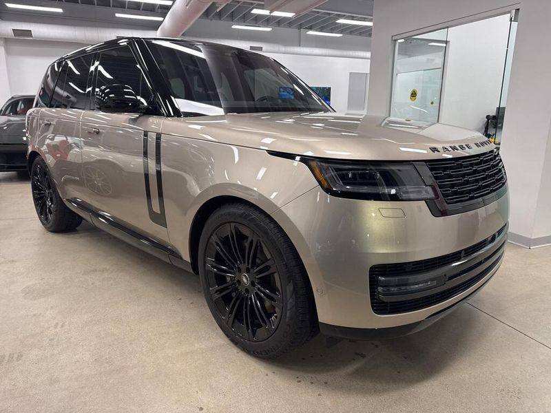 2023 Land Rover Range Rover SEImage 2