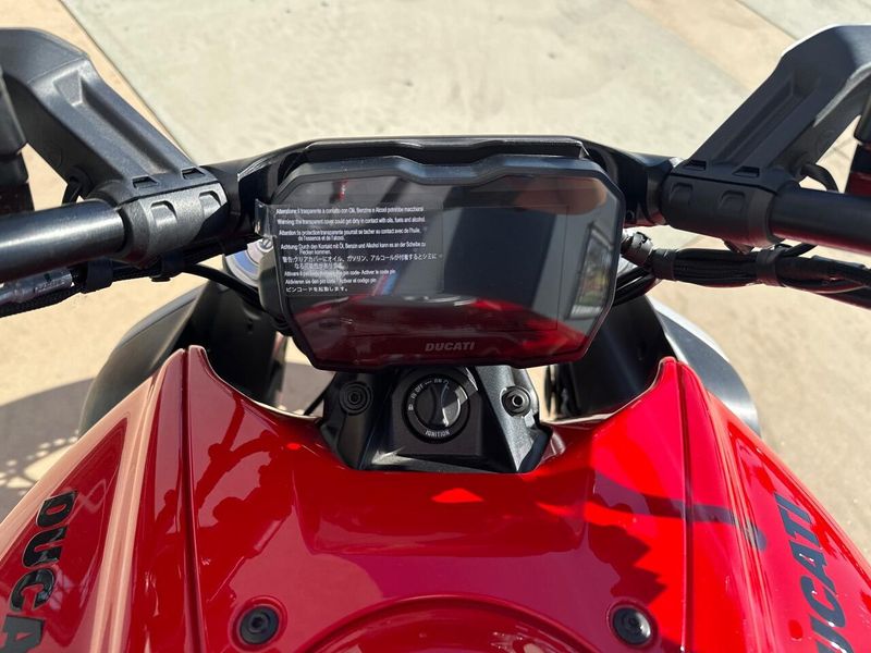 New 2025 Ducati DIAVEL V4 Image 2