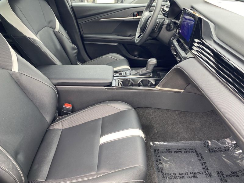 Used 2025 Toyota Camry SEImage 10
