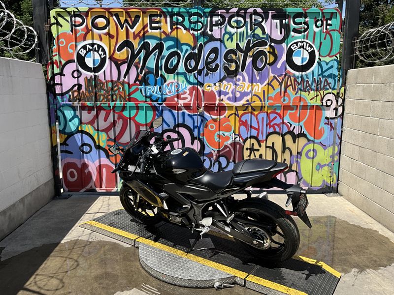 New 2026 Yamaha YZF-R3 ABS Image 4