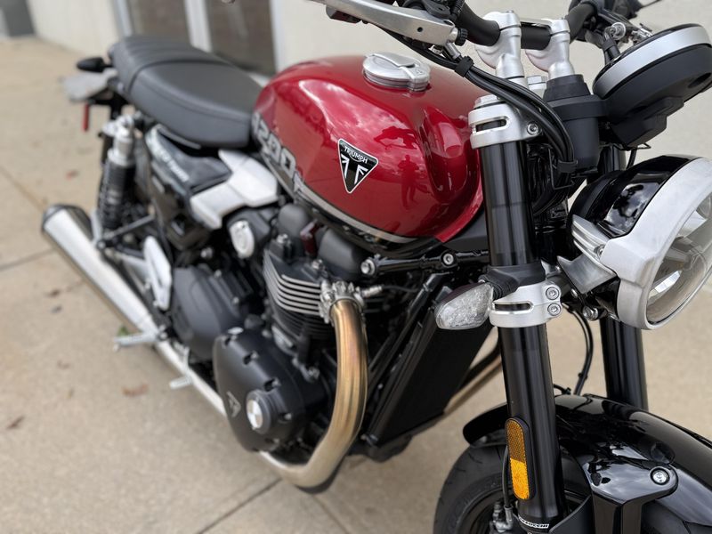 2025 Triumph SPEED TWIN 1200Image 8
