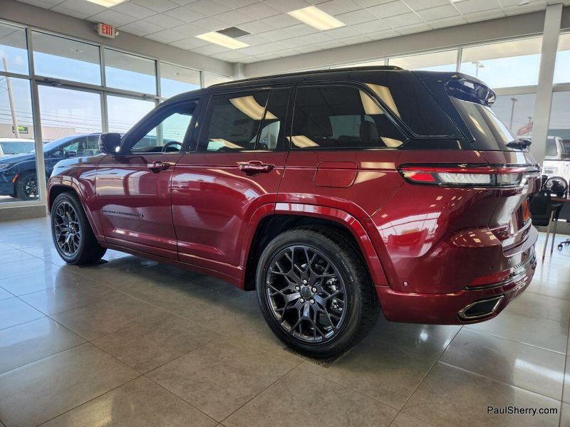 New 2025 Jeep Grand Cherokee Summit Reserve 4x4Image 9