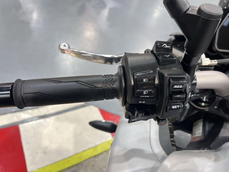 New 2026 Yamaha MT-10 Image 10