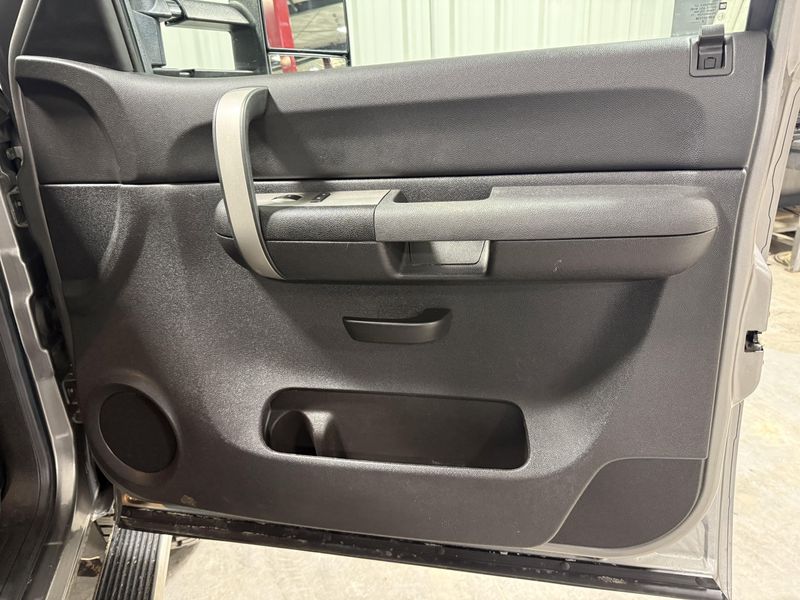 Used 2008 Chevrolet Silverado 2500HD LT w/1LTImage 9