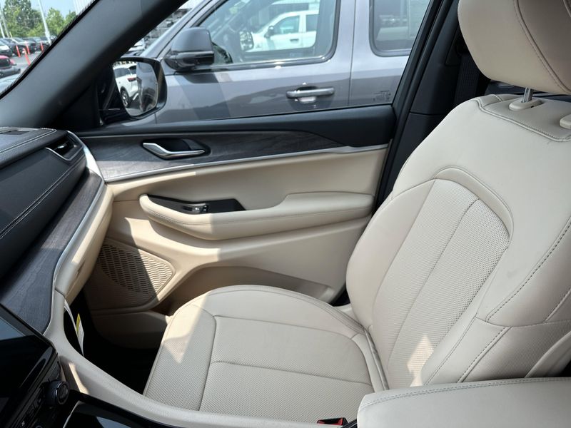 2025 Jeep Grand Cherokee Limited 4x4Image 29