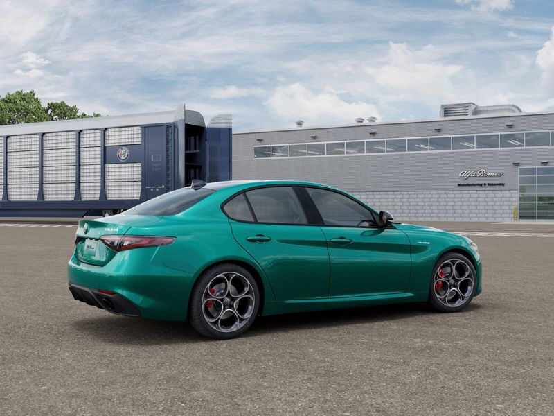 New 2026 Alfa Romeo Giulia AwdImage 2