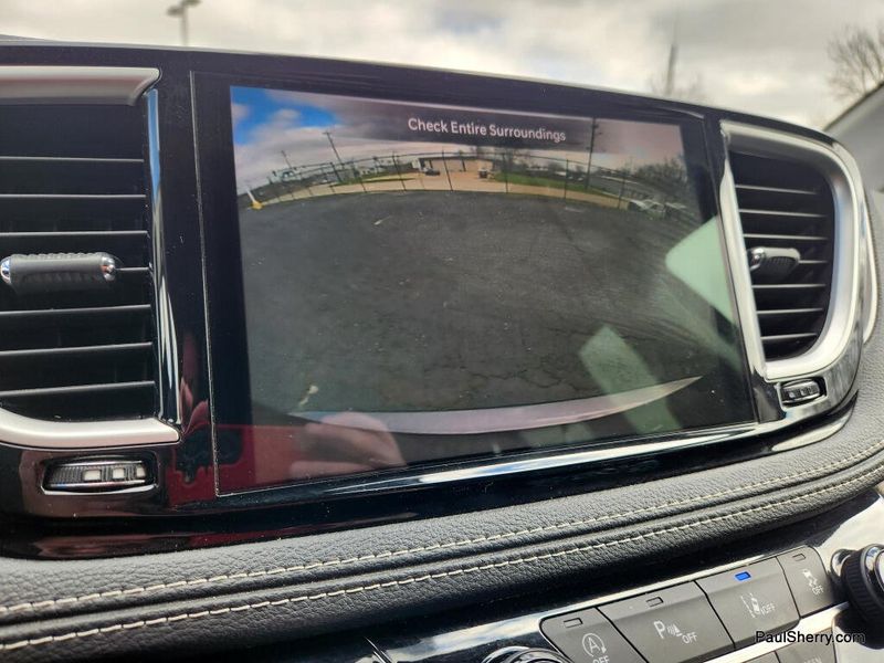 Used 2022 Chrysler Pacifica Touring L