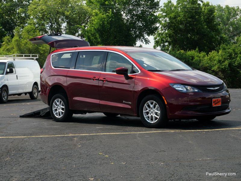 Used 2023 Chrysler Voyager LXImage 12