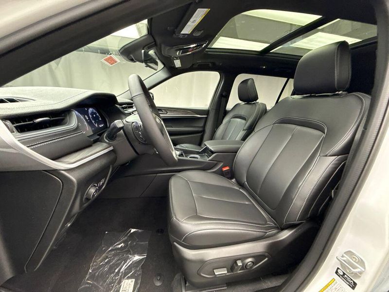 New 2025 Jeep Grand Cherokee L Limited 4x4Image 7