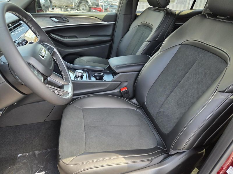 New 2026 Jeep Grand Cherokee L Laredo Altitude 4x4
