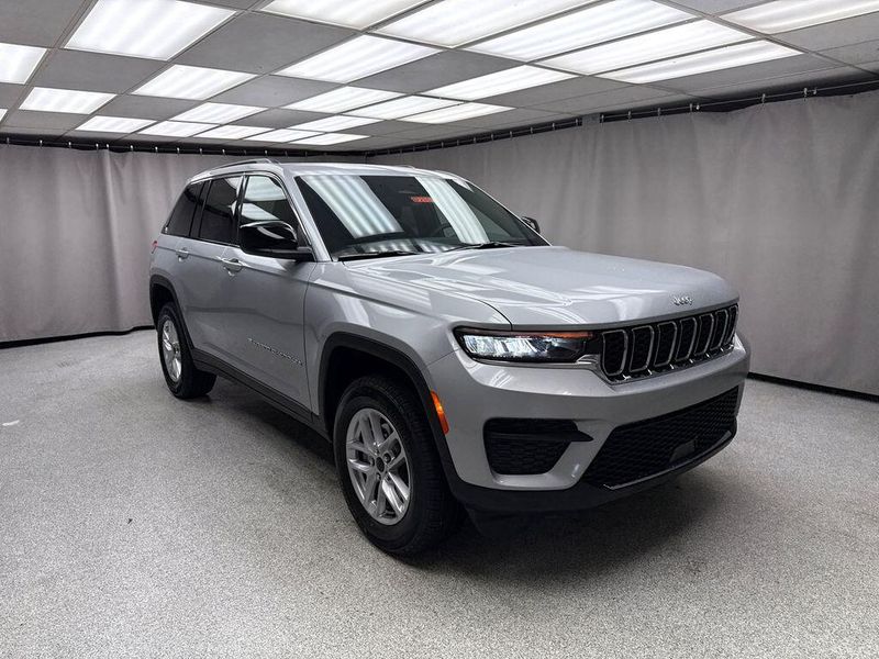 New 2025 Jeep Grand Cherokee Laredo X 4x4Image 4