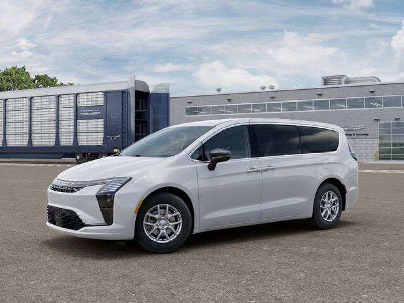 New 2027 Chrysler Pacifica SelectImage 2
