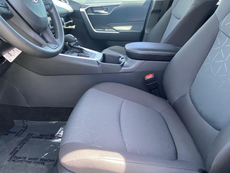 2025 Toyota RAV4 XLEImage 14