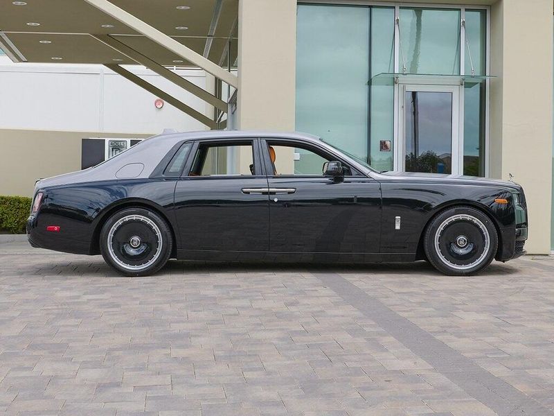 2025 Rolls-Royce Phantom Image 9