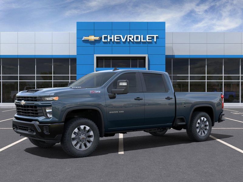 2025 Chevrolet Silverado 2500HD CustomImage 2
